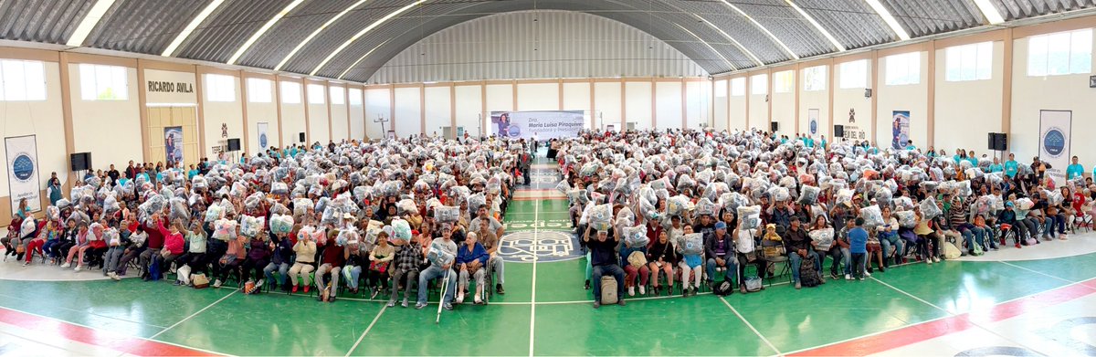FIMLM's tweet photo. #FimlmMéxico 🇲🇽| Brindamos abrigo a 2,800 personas en nuestra jornada de apoyo contra el frío en Tepeji del Río, Hgo. y Coyotepec, Edomex. Gracias a  @UnitecAtizapan,@betterware, @JAFRACosmetics, @penguinlibrosmx , @scholasticomx  y #VerdeValle. 
👉https://t.co/UJP7UGLa2E https://t.co/fLZl8ROVex