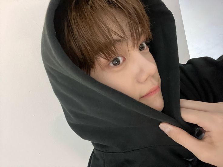 💭📁 . . . Me and kak gyuvin matching same angle 💤💆🏻‍♀️🫧😆🤞✨️

#ZEROSESelcaday #ZE_ROSESelcaDay #ZRSD #ZEROBASEONE #ZB1 #KIMGYUVIN #김규빈