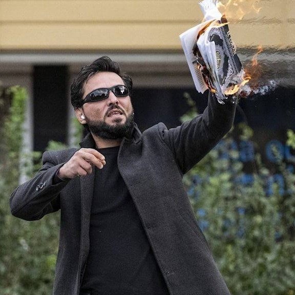 I urge major podcasts and channels to talk about the brutal murder of Salwan Momika and about how Islam/Muslims threaten the West.

Stand up and talk, or inform yourselves by inviting those who know.

This is very urgent.