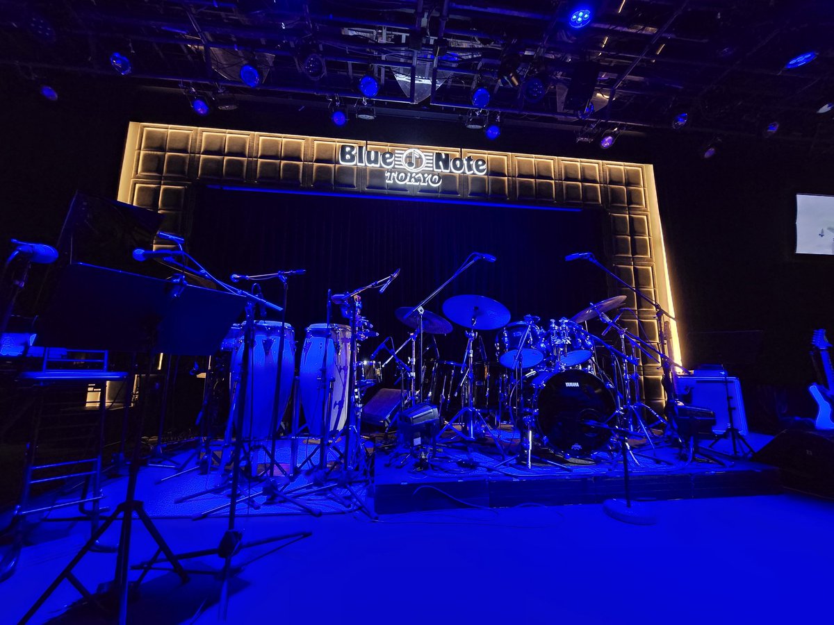 Izumih0705's tweet photo. そしてGaddは今年80歳になるとは思えない気迫とパワフルさ!!👍🥁🔥💥 これからもその唯一無二のグルーヴ感に酔わせてほしいから、どうぞいつまでもお元気で🙏❤️
明後日は高崎でツアー・ファイナル!!🙌
#SteveGadd #WaltFowler #TravisCarlton #MitchelForman #DukeGadd #ToshiYanagi #BlueNoteTokyo https://t.co/GyVGr1l9Dk