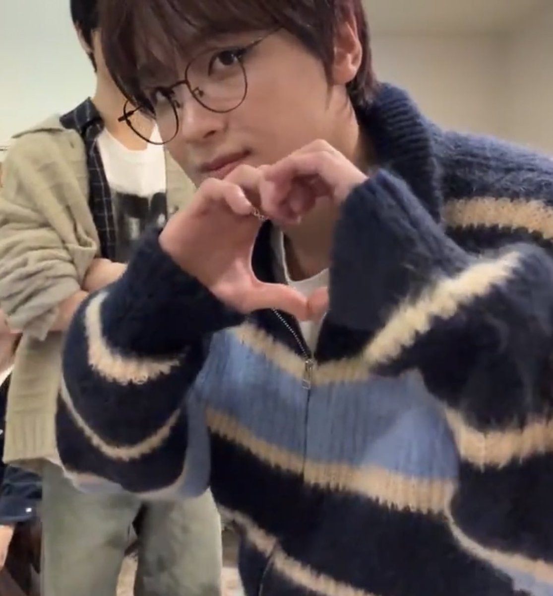 2월 잘 부탁해여🫰🏻