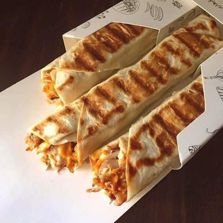 بيتزا ولا شاورما ؟