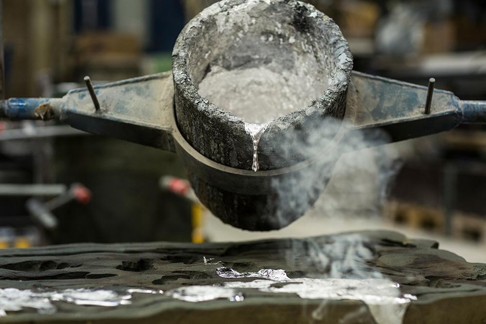 igunmetals's tweet photo. Deep alumina deficit in 2024 was up to 2 million mt causing higher prices for the raw material but lower margins for smelters.

Analysts project new refining capacity for bauxite and alumina in Asia could increase supply. Alumina price forecast averages $497/mt in 2025.

#alumina https://t.co/CkNa4zro4R