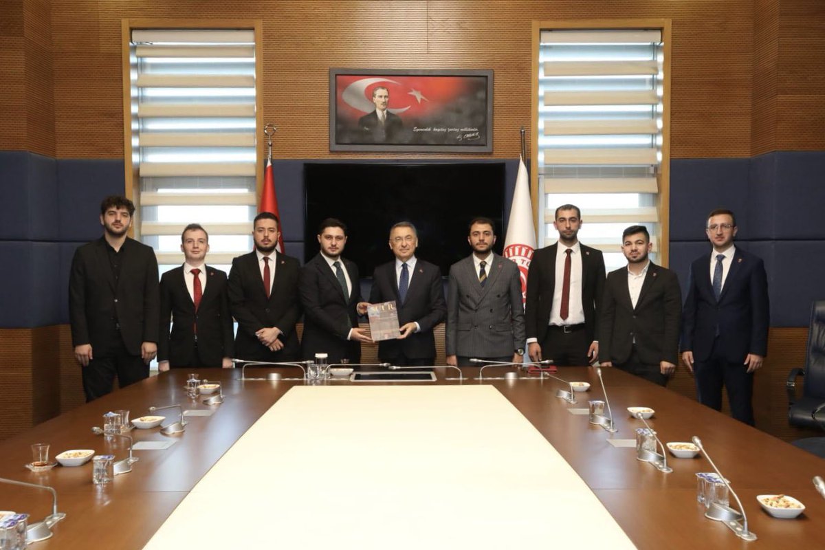 Millî Türk Talebe Birliği (MTTB) Genel Başkanı Tahsin Başarı ve heyeti ile bir araya geldik.

MTTB’nin gerçekleştirdiği değerli çalışmalar üzerine görüşme gerçekleştirdik. 

Nazik ziyaretlerinden ötürü kendilerine teşekkür ediyorum.