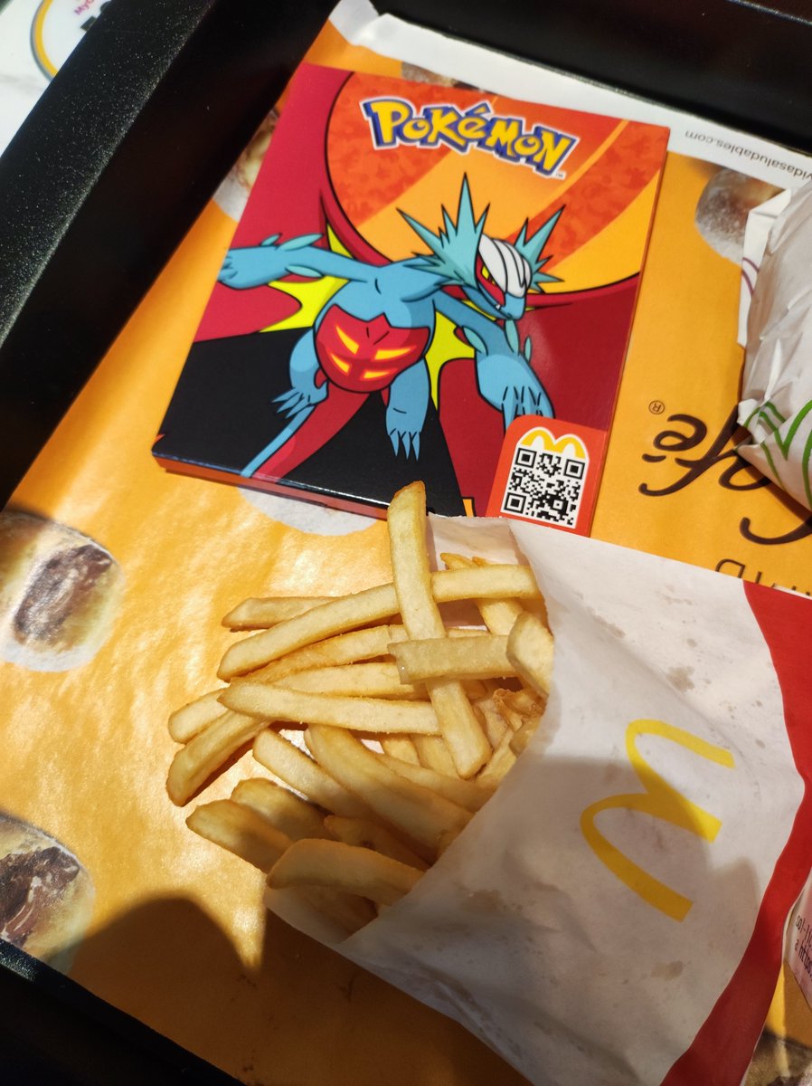 magi_karpla's tweet photo. Es viernes y el cuerpo lo sabe 👀✨ #pokemon #pokemontcg #mcdonalds https://t.co/3KfbndvmB6