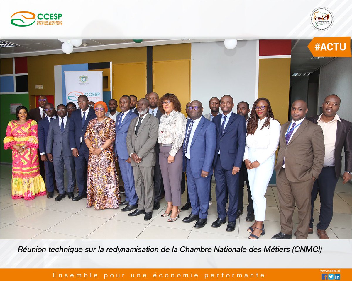 CCESP_Officiel's tweet photo. #ACTU #CTC
𝐑𝐄𝐔𝐍𝐈𝐎𝐍 𝐓𝐄𝐂𝐇𝐍𝐈𝐐𝐔𝐄 𝐒𝐔𝐑 𝐋𝐀 𝐑𝐄𝐃𝐘𝐍𝐀𝐌𝐈𝐒𝐀𝐓𝐈𝐎𝐍 𝐃𝐄 𝐋𝐀 𝐂𝐍𝐌𝐂𝐈
Le Secrétariat Exécutif du Comité de Concertation Etat Secteur Privé. (SE-#CCESP), en collaboration avec la Chambre Nationale de Métiers de Côte d'Ivoire (#CNMCI), a organisé 𝐮𝐧𝐞 𝐫é𝐮𝐧𝐢𝐨𝐧 𝐭𝐞𝐜𝐡𝐧𝐢𝐪𝐮𝐞 avec les principales structures publiques et privées, parties prenantes 𝐚𝐮 𝐩𝐫𝐨𝐜𝐞𝐬𝐬𝐮𝐬 𝐝𝐞 𝐫𝐞𝐝𝐲𝐧𝐚𝐦𝐢𝐬𝐚𝐭𝐢𝐨𝐧 𝐝𝐞 𝐥𝐚 𝐂𝐍𝐌𝐂𝐈, 𝐥𝐞 𝐦𝐞𝐫𝐜𝐫𝐞𝐝𝐢 𝟐𝟗 𝐣𝐚𝐧𝐯𝐢𝐞𝐫 𝟐𝟎𝟐𝟓, au 20ème étage de l’immeuble SCIAM.
Cette rencontre s’inscrit dans le cadre de la collaboration entre les deux entités, vise à renforcer la participation du secteur de l’artisanat au développement économique du pays.
Présidée par M. YAO KONAN Silvère, Directeur Général de la Promotion des PME et de l’Artisanat, la consultation a été l’occasion de passer en revue les principaux chantiers de redynamisation de la Chambre Nationale des Métiers de Côte d'Ivoire (état des lieux : actions réalisées, acquis et défis), et de définir les perspectives de renforcement de la collaboration avec les structures compétentes de l’environnement économique national.
Les échanges ont ainsi porté sur les questions relatives à l’identification et à la formalisation des artisans, à l’accès aux infrastructures adaptées et au financement; au renforcement des capacités des artisans et à un meilleur accès aux marchés publics.
Ont pris part à cette session, au titre du secteur public, le Ministère du Commerce et de l'Industrie , le Ministère de l'Enseignement Technique et de la Formation Professionnelle , le Ministère de l'Education Nationale et de l'Alphabétisation , le Ministère de l'Emploi et de la Protection Sociale, le FDFP , la Direction Générale des Impôts (#DGI), la Direction Générale des Marchés publics (#DGMP), le Programme de Développement du Secteur Financier (#PDESFI), l’Agence de Promotion de l’Inclusion Financière (#APIF), l’Observatoire Nationale de la Compétitivité des Entreprises (#ONCE) et la Caisse Nationale d’Assurance Maladie de Côte d’Ivoire (CNAM Côte d'Ivoire).
Au nombre des participants du Secteur Privé et des PTF figurent l’Association Professionnelle des Banques et Etablissements Financiers de Côte d'Ivoire (#APBEFCI), l’Association Professionnelle des Systèmes Financiers Décentralisés (#APSFD), la Banque Nationale d'Investissement (#BNI), l’Agence de Coopération Allemande (#GIZ), Univers Technologie et Digital Afrique Telecom.
Pour rappel, la CNMCI est une organisation représentative du Secteur Privé membre statutaire des instances du CCESP que sont le Comité Technique de Concertation (#CTC) et le Conseil de Concertation (#CC).