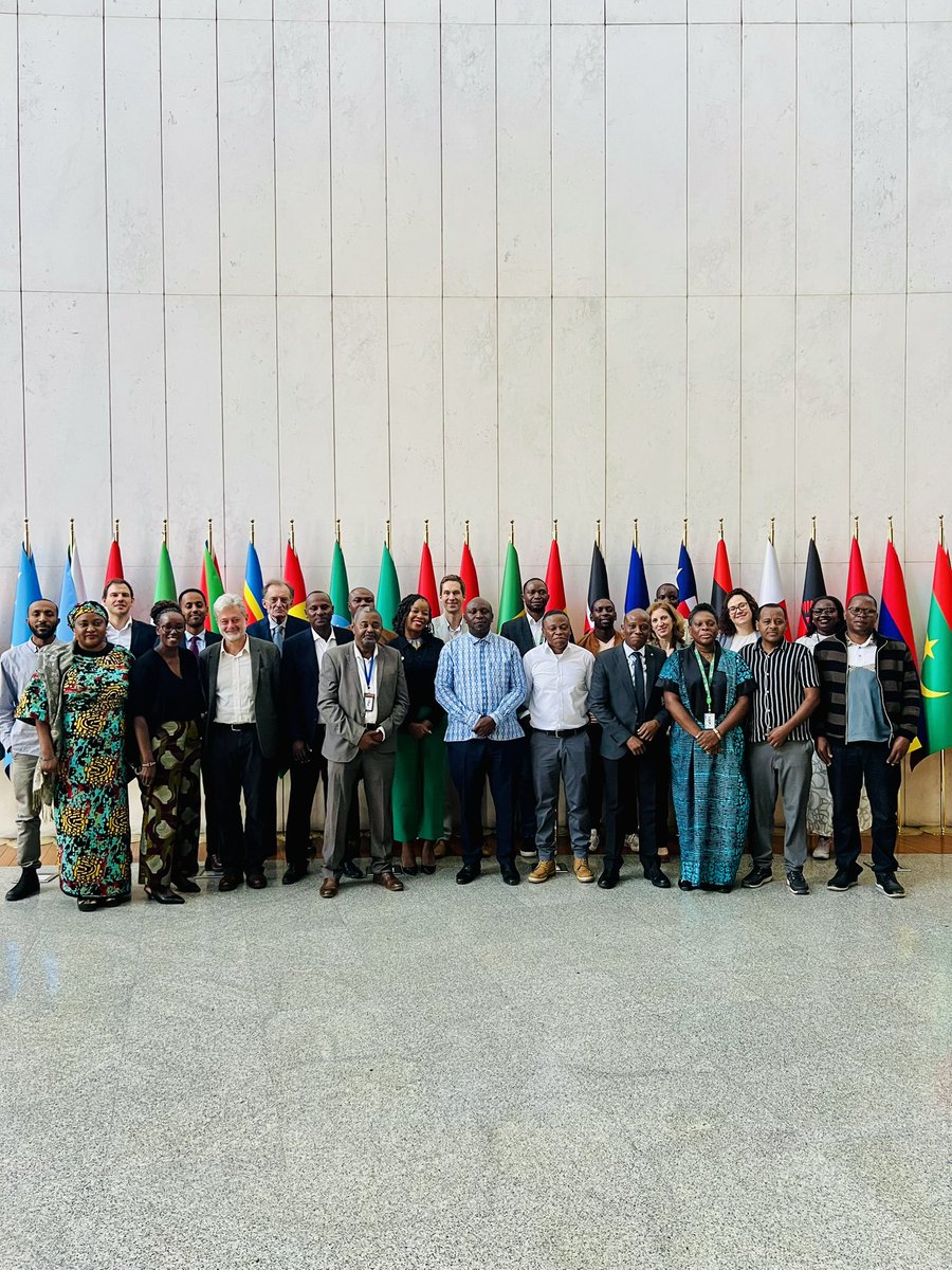 fes_ampc's tweet photo. 🚨 What’s Next for EU-Africa Migration Policy? 🚨
On Day 2 in Addis, the #PMGdelegation held high-level talks on migration with the #AU & #EU. Key topics? #LegalPathways, #LaborMigration & Return Cooperation.
A thread 🧵 https://t.co/bfAI9mz3LI