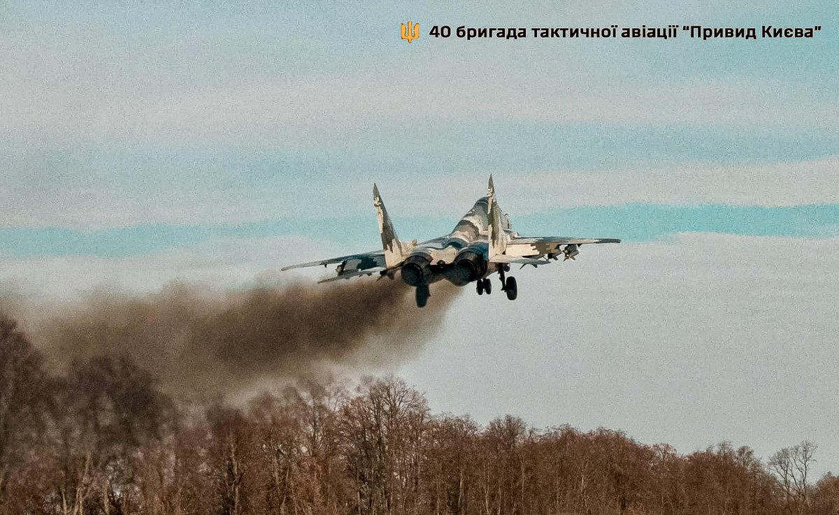 Osinttechnical's tweet photo. Ukrainian Air Force MiG-29 Fulcrum taking off on a CAP mission, twin Klimov turbofan engines laying down a smokescreen. https://t.co/eyHjzvXetm