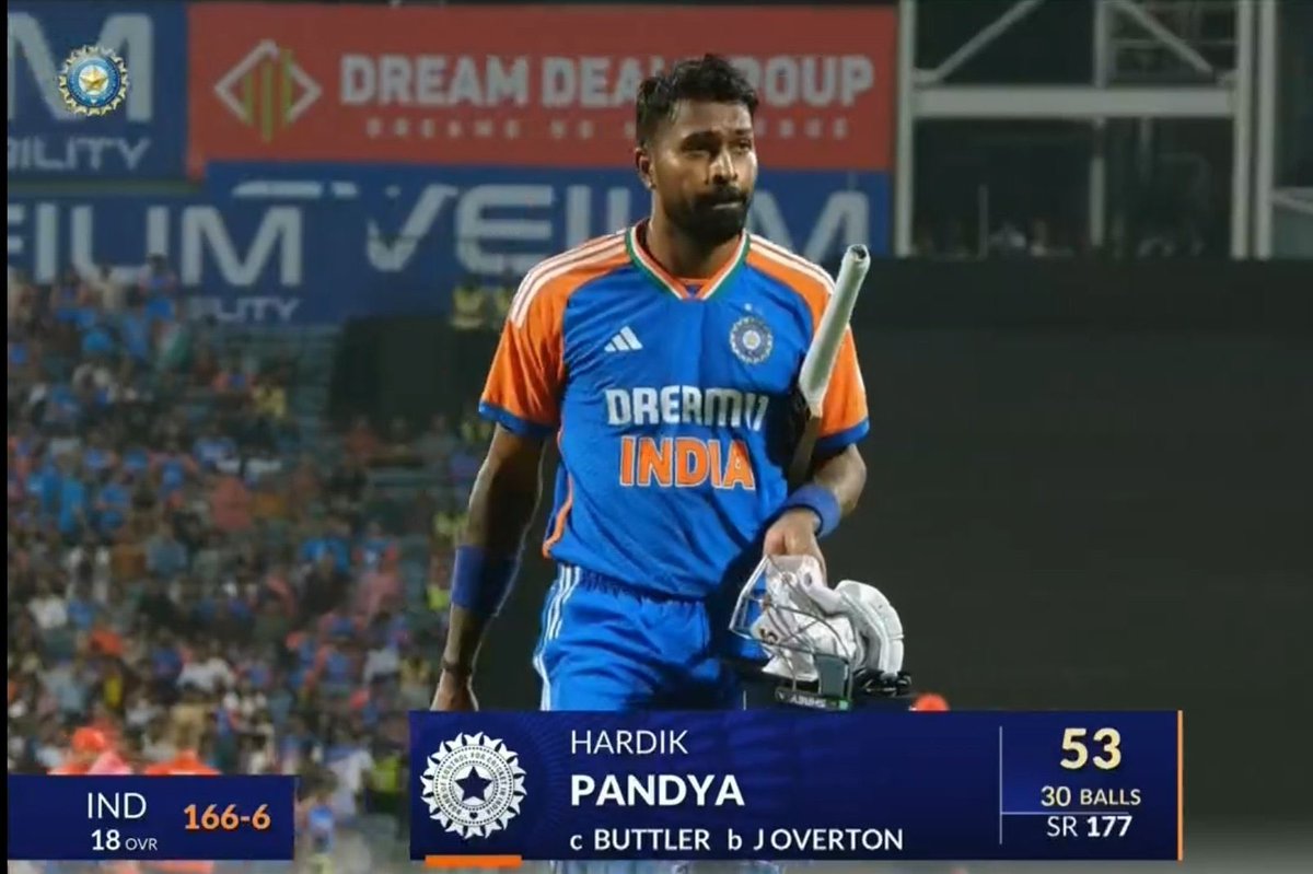 Dee1_18's tweet photo. The Biggest disrespect of Pandya to get compared with Statpader Babar azam😭😭 https://t.co/vtUKC4gQJl