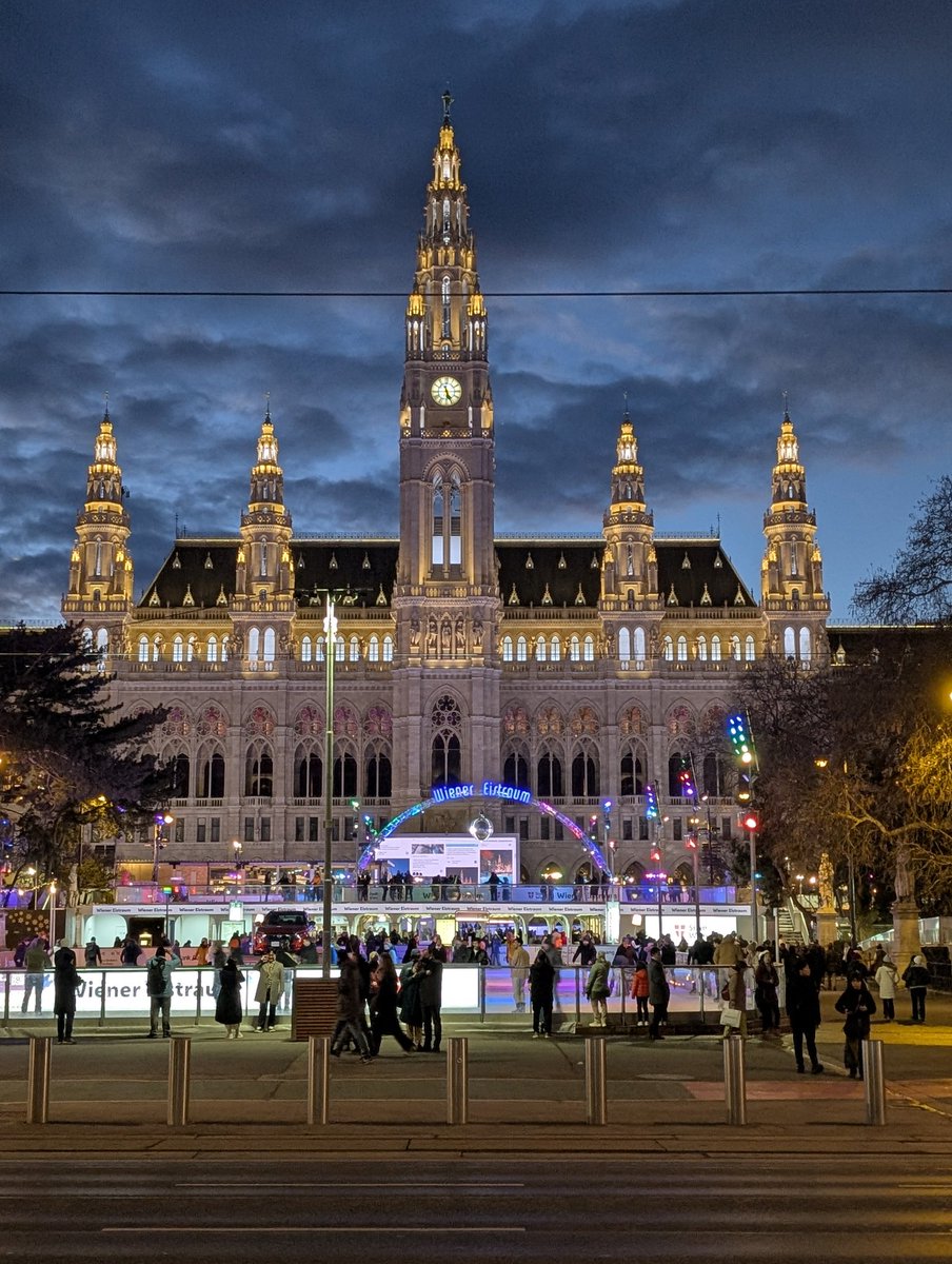 Meadows1989's tweet photo. Vienna, a city for all seasons. https://t.co/RTJj1DzyoT