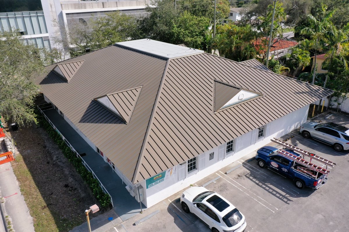 JohnstonRoofing's tweet image. Considering a metal roof? It’s durable, energy-efficient, low maintenance, and weather-resistant, adding long-term value to your home. Contact us to learn more!#MetalRoofing #DurableRoof #EnergyEfficient #RoofUpgrade #HomeImprovement #RoofingExperts #Earl #Roofing #Metal