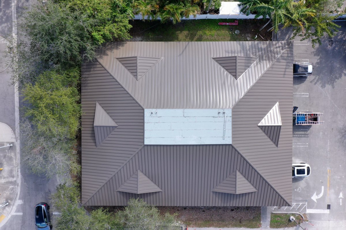 JohnstonRoofing's tweet image. Considering a metal roof? It’s durable, energy-efficient, low maintenance, and weather-resistant, adding long-term value to your home. Contact us to learn more!#MetalRoofing #DurableRoof #EnergyEfficient #RoofUpgrade #HomeImprovement #RoofingExperts #Earl #Roofing #Metal