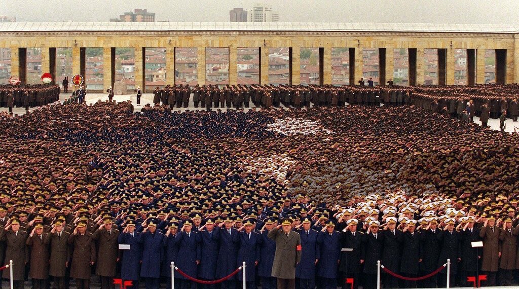 Biz bu cendereden çıkacağız! Hem de öyle bir çıkacağız ki, Tanrı dağlarından duyulacak sesimiz!