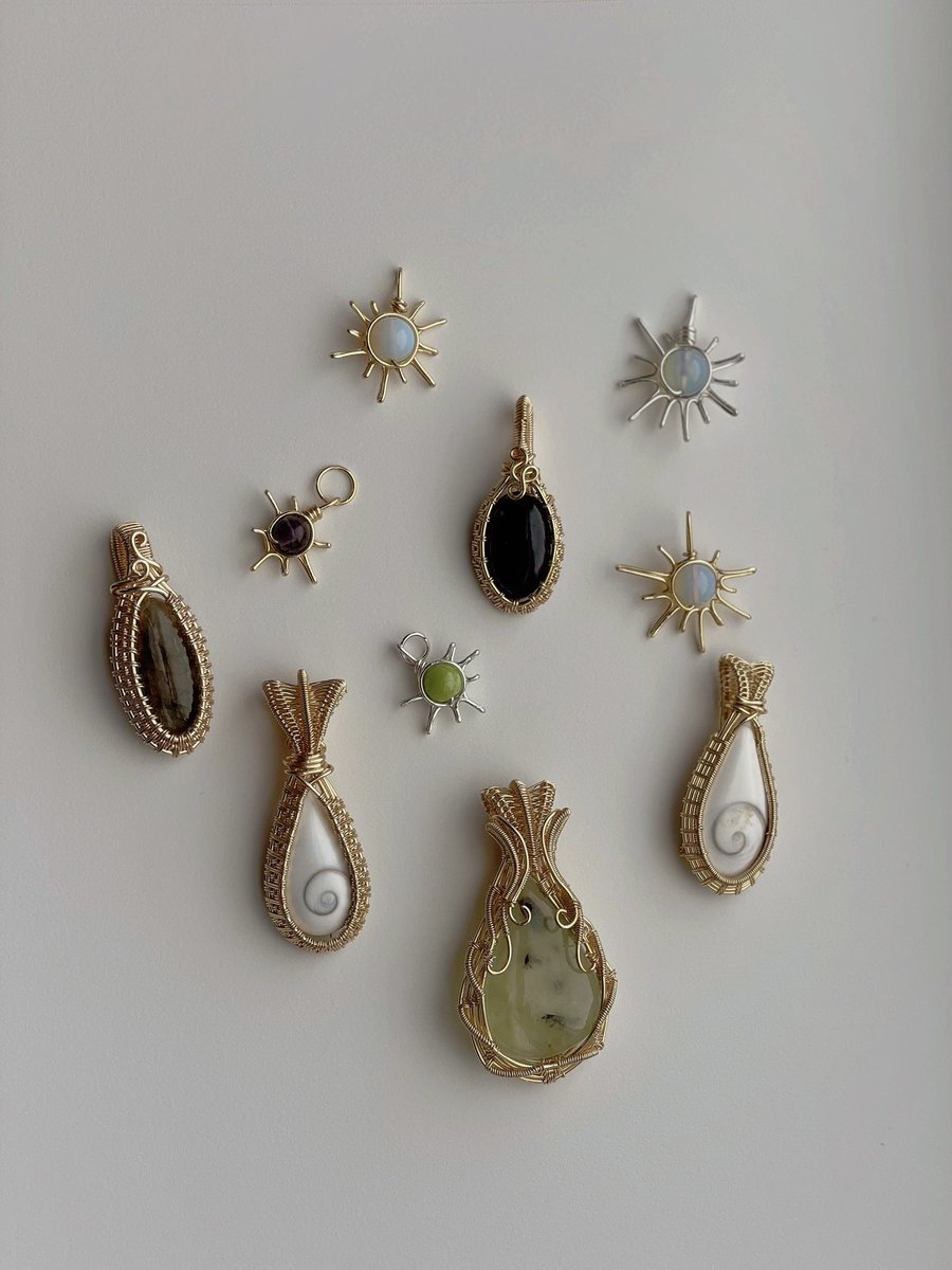 moonlorecrts's tweet image. The Art vs The Artist ✨

Welcome to my Creative Page!!
I really wanted to make a space to connect and grow with other creatives. Ill be sharing about my jewelry business and other random endeavors while also supporting other small businesses and artists.

Hi, im Ali 😄