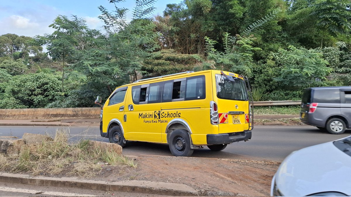 mt_kenya's tweet photo. Makini School driver taking a "short cut" , endangering lives of students and other road users @Jackie_Arkle @ntsa_kenya #KOT #IMPUNITY https://t.co/uYBOqW91aW