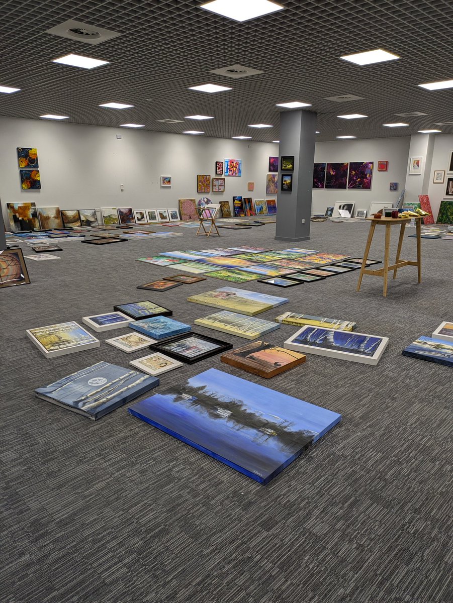 ✨ Behind the Scenes ✨

The gallery is closed today and tomorrow while I rehang for February... Watch this space!

#BobCatGallery 
#AffordableArtForAll 
#ArtGallery 
#Putney 
#FridayFeeling
#BehindTheScenes