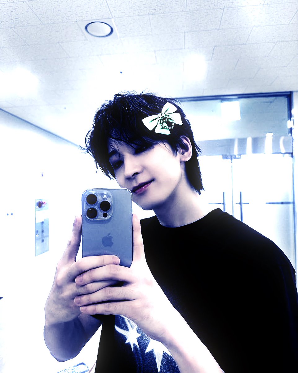 WIZMAVY's tweet photo. @WIZJARED @WIZHIROMA @WIZHIROMA panget mag mirror selfie https://t.co/19sEvBgbxh