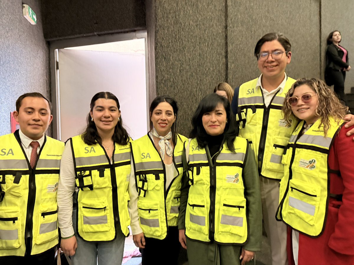 SGAU_UAEMex's tweet photo. Porque en nuestra Universidad, la educación va más allá de las aulas: se vive, se comparte y se traduce en acciones concretas que generan un impacto real.

#VamosPorElMismoCamino 
#SomosSA 
#SomosUAEMéx 💚💛 https://t.co/1s13CeqUai