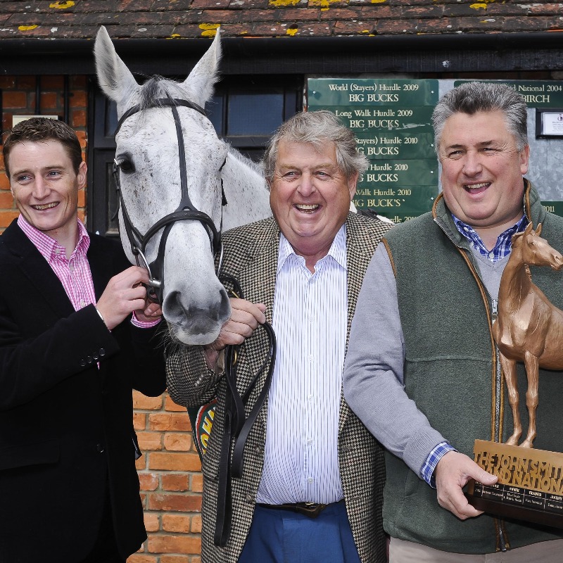 RacingTV's tweet photo. "I'm sure John will be watching."

A lovely gesture ahead of tomorrow's Grade 1 highlight at @Sandownpark 👇 @PFNicholls