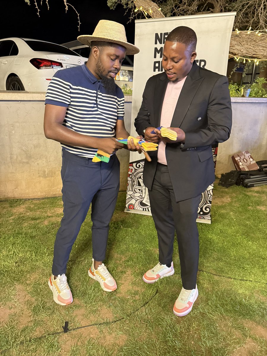 Zee_Bee_Yemwene's tweet photo. Created from Southern Africa to the World 🧦👟 🇳🇦x 🇿🇦 @bathu_sa @GweriVintage https://t.co/MVdfwBaD7H