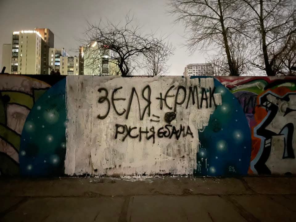 Anatol21075652's tweet photo. Це і є справжній народний рейтинг бункерної zЕзграї. Треба палити їх і тих хто стане їм на захист https://t.co/ko5y5XeGD2