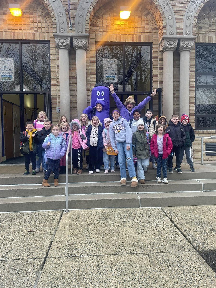 Mr_Esbenshade's tweet photo. Game Show Day at Highland is today!  Are you ready?!?!? These students are ready!!!#MountaineerMoments @GoMounts 
#GameShowDayAtHighlandElementary https://t.co/toENnf4gaE