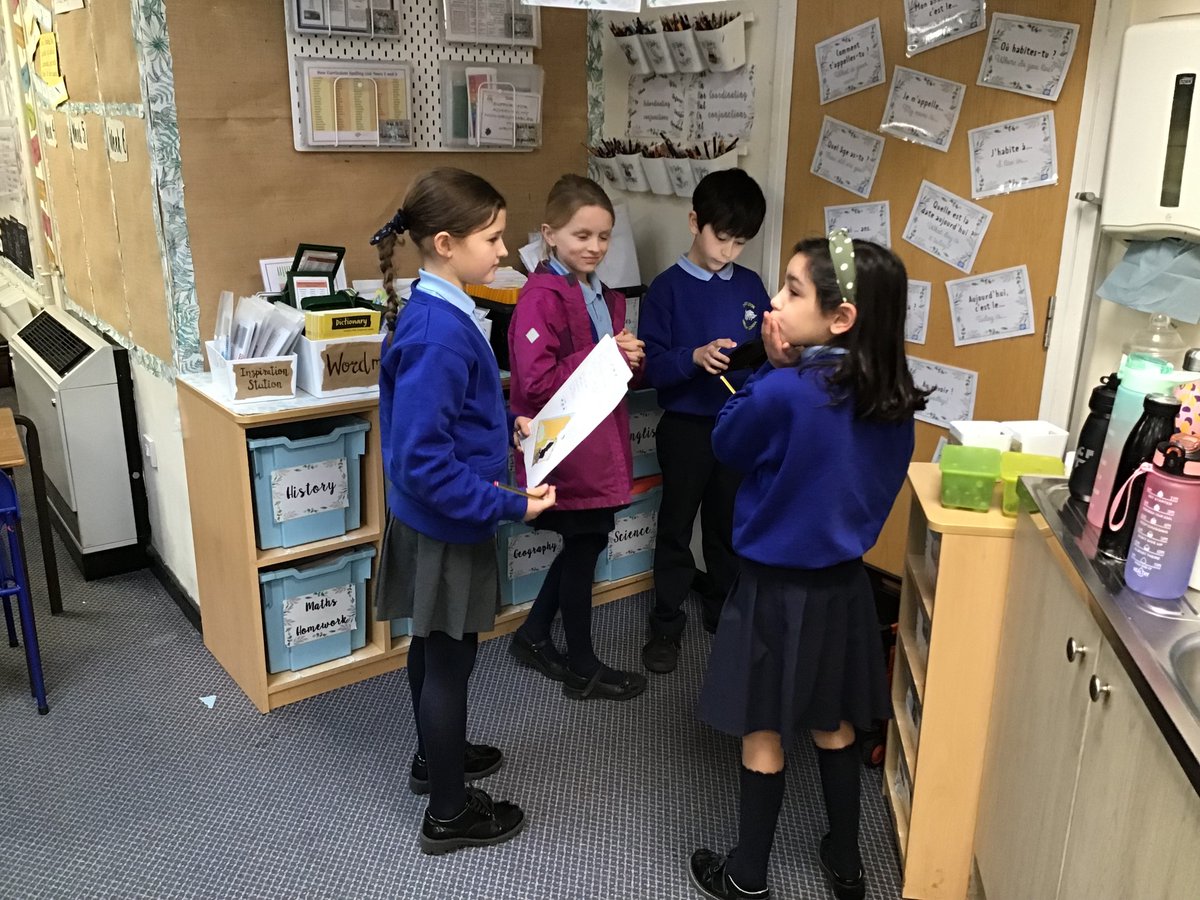 Christletonpri's tweet image. Year 4 had a great time using a data logging app on the iPads to find the loudest and quietest areas around our school today #cpsscience #cpsfieldwork