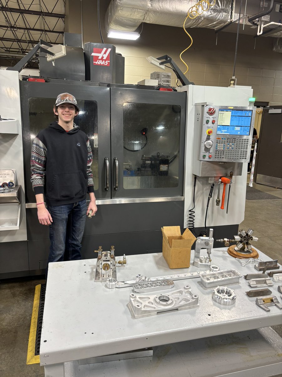 HHS students had the opportunity to check out CTE classes offered through Newton HS today! We got to see some of our very own Swathers at work! #hesstonswathers