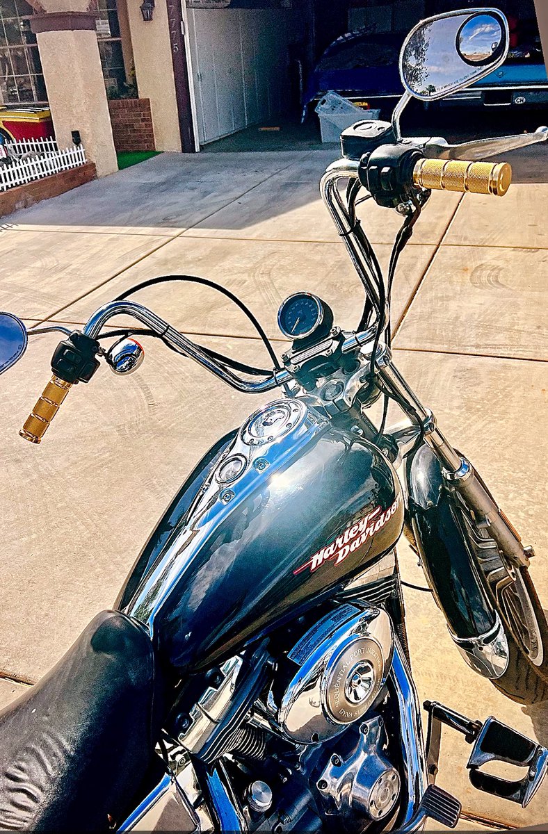 flogfather's tweet photo. Just put some gold on the fingers of the love of my life. Thanks for the fast delivery @tcbroschoppers 

#dyna #harleydavidson #motorcycle https://t.co/IeLMhj1aKe