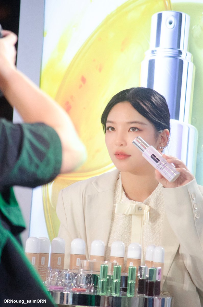 OrnTHFans's tweet photo. น้องอร ในงาน Clinique 'illuminating your brilliant'

🗓️ 31 ม.ค. 2568 
🏬 ลาน beacon, G floor, centralwOrld

ปล.วันนี้น้องอรมาในลุคคนสวยที่มีความเท่ห์เบาๆ

#OrnOung #MoveORN https://t.co/wXEPQCl2ob