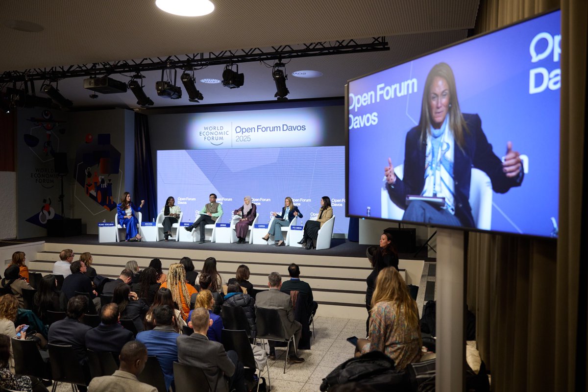 💬 134 years to gender parity? Unacceptable.
Last week at #Davos2025, an inspiring panel led by Claudia Romo Edelman tackled the urgent gaps in #GenderEquality. Panelists shared powerful insights and a shared commitment to closing the gap.
#TogetherWeShine #wef25
