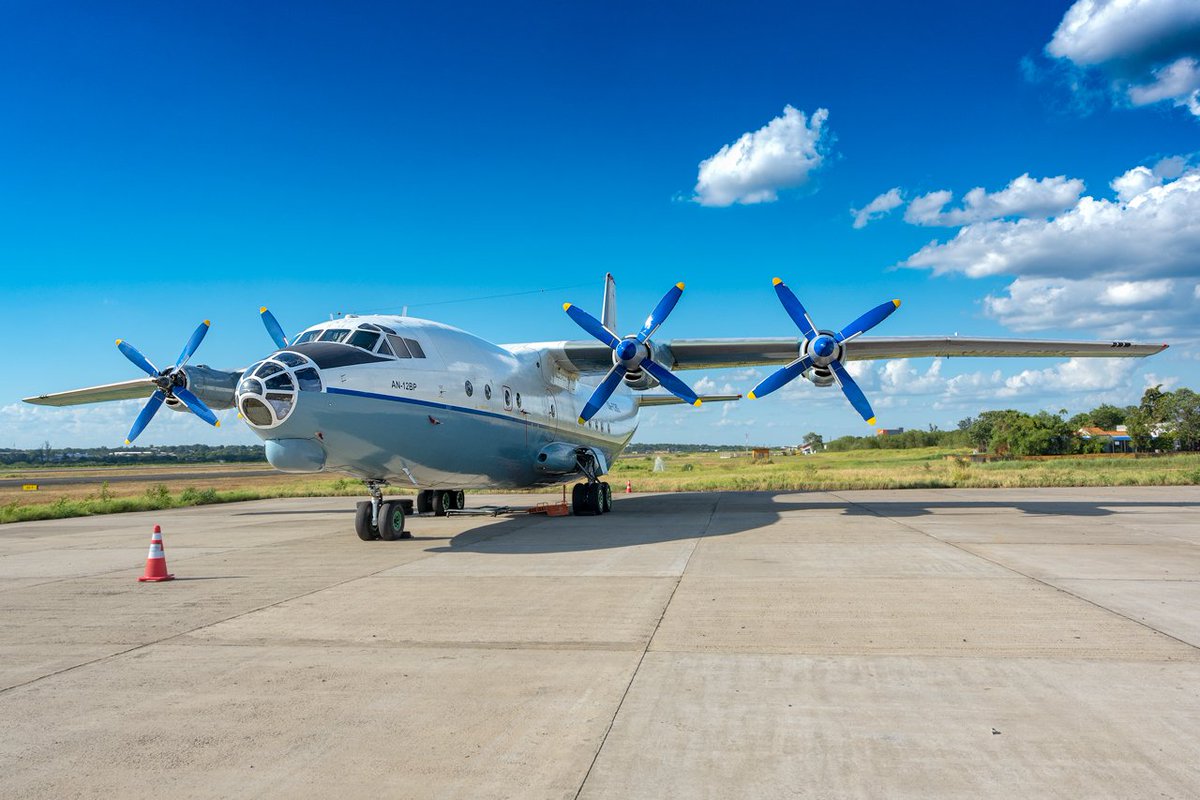 snao122's tweet photo. Un viejo y guerrero Antonov 12 de la empresa Cavok Air, en plataforma. Llegó hace 2 semanas y sigue aún por aquí. 🤩😍
#ASUspotters by @aeronauticapy & @aviacionline https://t.co/cI4iN1ye3P