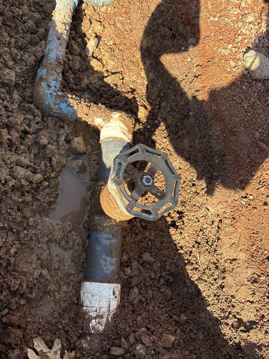 DirtNerd09's tweet photo. We’ve had some fun with these slow leaks this off season…changed out a couple shut offs and and boxes to hopefully make life a lot easier in the bullpens https://t.co/OAvgM4wyEf