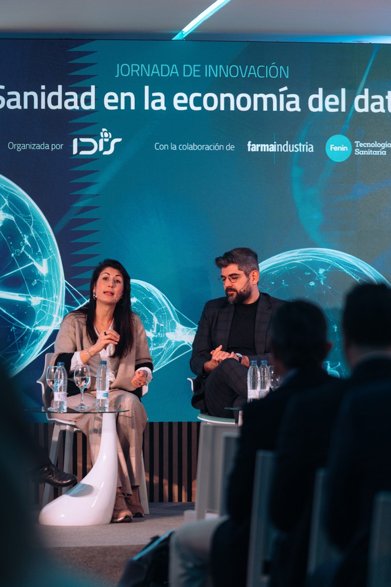 HospitalSantPau's tweet photo. 📌 Mar Gomis @margomis, responsable del #DigitalHealthValidationCenter, ha participat a la Jornada d’Innovació d’IDIS @idisalud "L’economia de la dada".
L’esdeveniment va reunir grans experts del sector per analitzar com "La IA i la gestió de les dades estan transformant la manera en què cuidem les persones", va destacar Fina Lladós, presidenta de @Farmaindustria.
Les teràpies digitals ja estan revolucionant l’ecosistema sanitari i, juntament amb una gestió eficient de les dades, permeten prevenir malalties, accelerar la investigació de nous tractaments i optimitzar-ne l’aplicació.
🔗 Descobreix més 👉 https://t.co/K11IEMBFud
@fenin_es
#MésInnovació