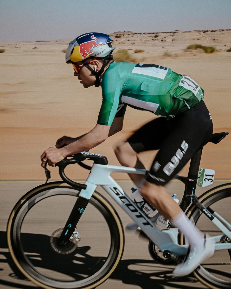 #AlUlaTour 4. Etabını kazanan son tırmanışta yaptığı solo atak ile Tom Pidcock oldu. Bu galibiyet ile yeşil mayoyu (genel klasman) korumasını da bildi. 

🥇 Thomas Pidcock 🇬🇧-Q36.5
🥈 Alan Hatherly 🇿🇦-JAY
🥉 Rainer Kepplinger 🇦🇹-BAH