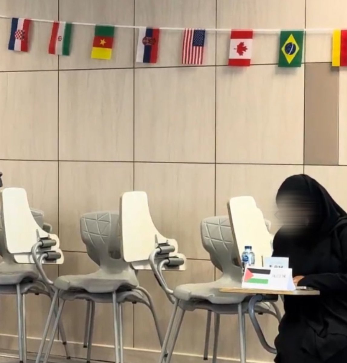 ___hdd_'s tweet photo. #EngMUN
كتجربةٍ أولى لي، أقول: لن تكون الأخيرة! نسخة محاكاة الأمم المتحدة في الجامعة، وعن الهندسة!
مثلتُ فلسطين، هذا لوحدهِ تحدٍّ! تجربةٌ تؤكد أن العالم -مهما ألممتَ بهِ- أكبر، وتدرك حكمة الله في خلقنا شعوبًا وقبائل، للتعارف، معرفةً تجعلك ترحم نفسك، والآخر.. على حدٍّ سواء. https://t.co/PKmhADth7c