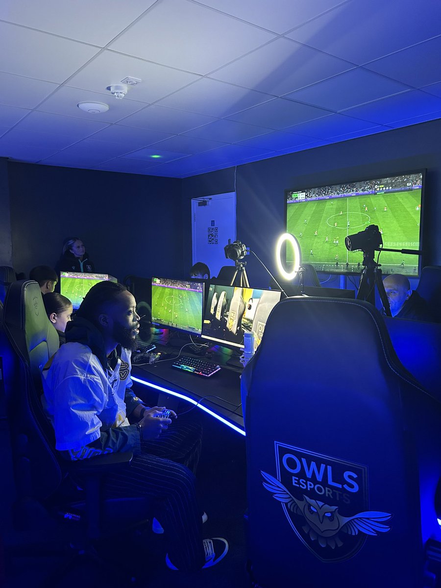 OWLSEsportsX's tweet image. 🦉 @chalobah getting to grips with pro clubs in the Esports suite! ⚡️

Supporting @SWFCCP with their Esports leadership qualification! 🙌🏻

#owlsesports |  #swfc | #vpg #proclubs #education
