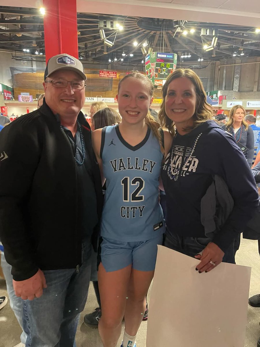 BLASTTOTHEPAST8's tweet photo. 🚨🚨GIRLS BBALL SPOTLIGHT🚨
 ⛹️‍♀️🏀⛹️‍♀️🏀⛹️‍♀️🏀⛹️‍♀️🏀⛹️‍♀️🏀⛹️‍♀️🏀⛹️‍♀️
KATIE BURCHILL-VALLEY CITY HI-LINERS 
Grade: Sophomore 
Parents: Casey &amp; Deb Burchill
Siblings: Hunter, Calahan, Brock
AAU: ND Pro, Sanford Sports Academy 
2023-24 was named All-Region and to the State A All-Tournament Team. https://t.co/hHHfvQEjXd
