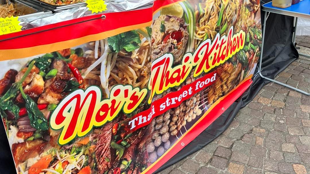 🥢 Newbury Market🔥
Have you visited our Thai food stall yet at Newbury Market? Bringing the authentic flavours of Thailand straight to your doorstep! From fragrant green curries to sizzling pad Thai, every dish is packed with fresh ingredients and bold spices. 🌶️
 #NewburyEats