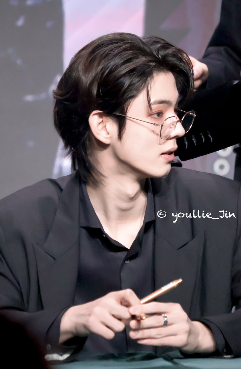 youllie_Jin's tweet photo. 291224｜📍HANGZHOU FM

👀 :)

#OLLIE 
#LOONG9 https://t.co/ybNxiOqkFe