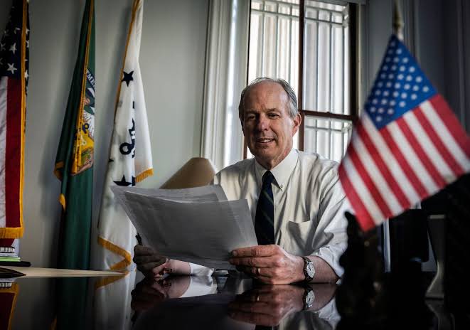 This is David Lebryk, a 30-year veteran of the Treasury Department and Acting Secretary. He is being forced out by Elon Musk because he refused to provide Musk with sensitive internal government payment information.

RETWEET if you stand with Secretary Lebryk against Musk!