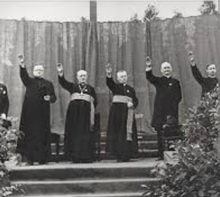 CorellaTej7982's tweet photo. Reunión de la #cope y #trecetv en #directo 🫥🙄🤯😰🤢🫣🥶👇🫢 #lacope #ElCascabel #radio #television #fascismo #iglesia https://t.co/HnogB5pWVr