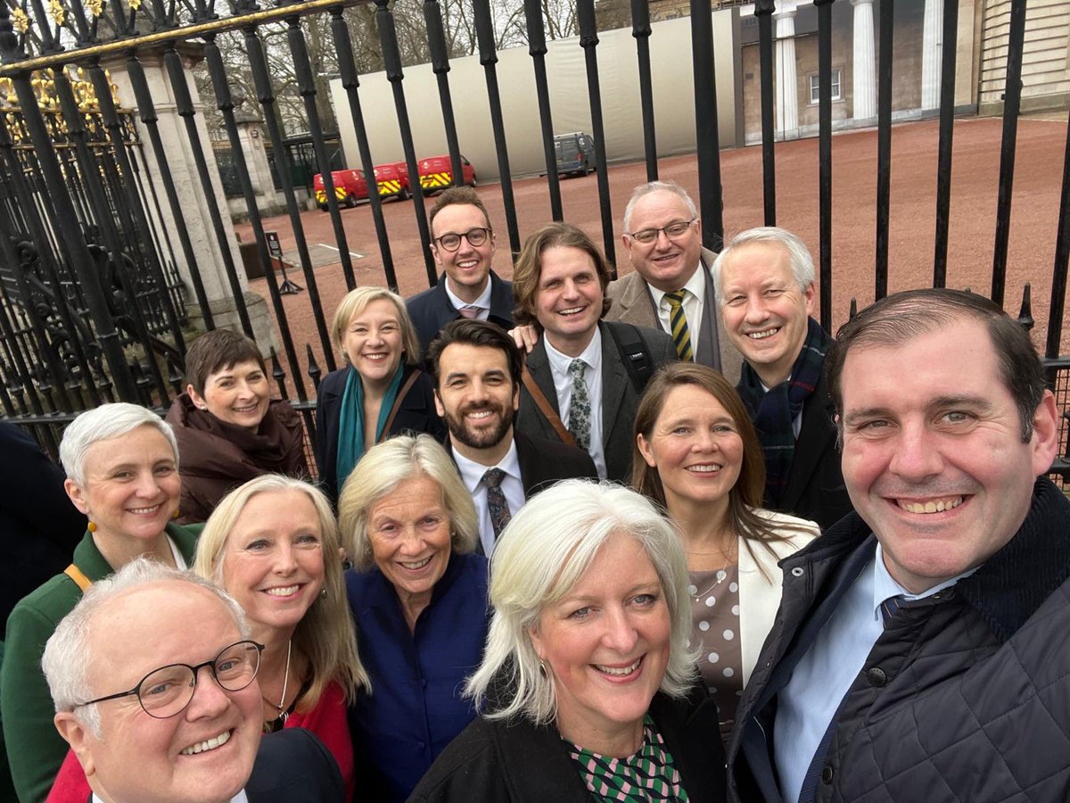 roz_savage's tweet image. A weekly round up 
🚜 NFU Day of Unity
🌍 Met Nature Minister @MaryCreagh_ to discuss next steps after the CAN Bill
📢 Attended drop-ins, including @RSPCA_official 
🏛 Met the King at Buckingham Palace
🌿 Visited a rewilding project on the Elmore Estate with @RewildingB