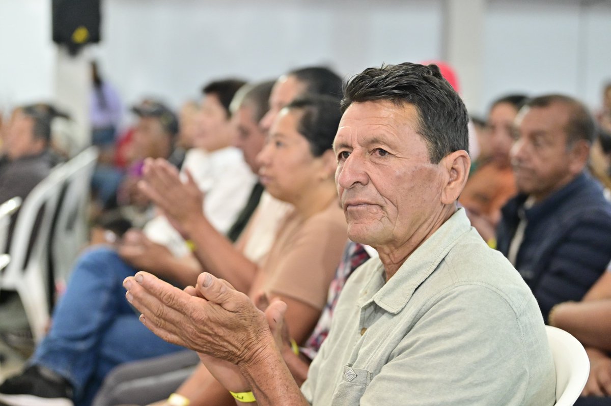 ProsperidadCol's tweet photo. #ProsperidadEnLasRegiones| "La dignidad humana está en el primer número de la agenda del pdte @petrogustavo", dijo el dir. @GustavoBolivar en la entrega de 1.000 kits de donaciones en alianza con la DIAN a población de Sandoná, Nariño . "No es un regalo, es lo que les pertenece". https://t.co/ecvi2Jwvn3