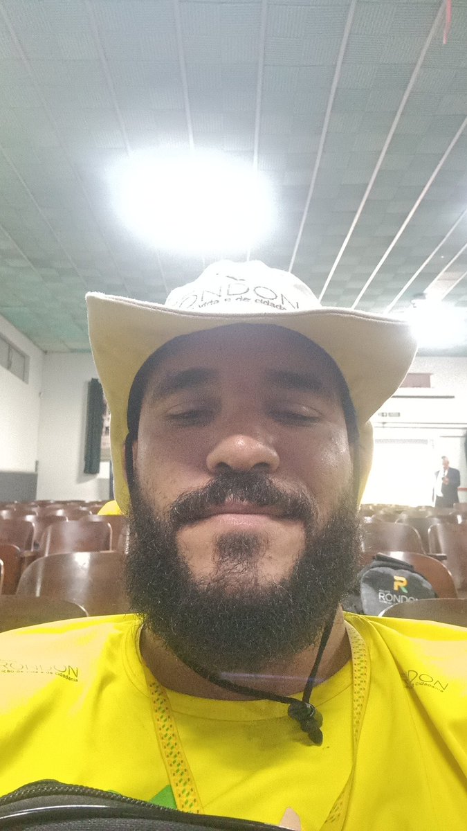 gilzidane's tweet photo. Então, eu não poderia ficar de fora dessa experiência incrível. Em meio a tanto problema, eu estou sempre a servir para o outro.Não é questão de querer algo em troca. O retorno é o reconhecimento. Sou rondonista e está no meu sangue a extensão. Obrigado #Uesc #MinisteriodaDefesa https://t.co/plOSwuIfRp