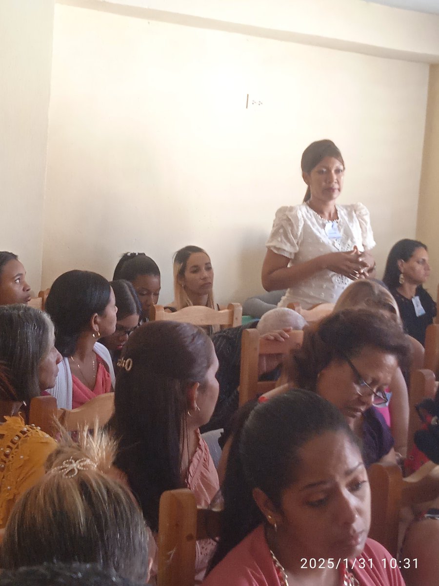 CalungaMay36347's tweet photo. Asamblea de Balance del sector de la Salud en San Luis  Santiago de Cuba,
🩺Debaten el quehacer de diario durante el 2024, punto de partida para perfeccionar el trabajo en el año 2025.
#CubaPorLaVida 
#SaludPública 
#sanluis 
#tierradelosmaceo https://t.co/CLbzIVJsBE