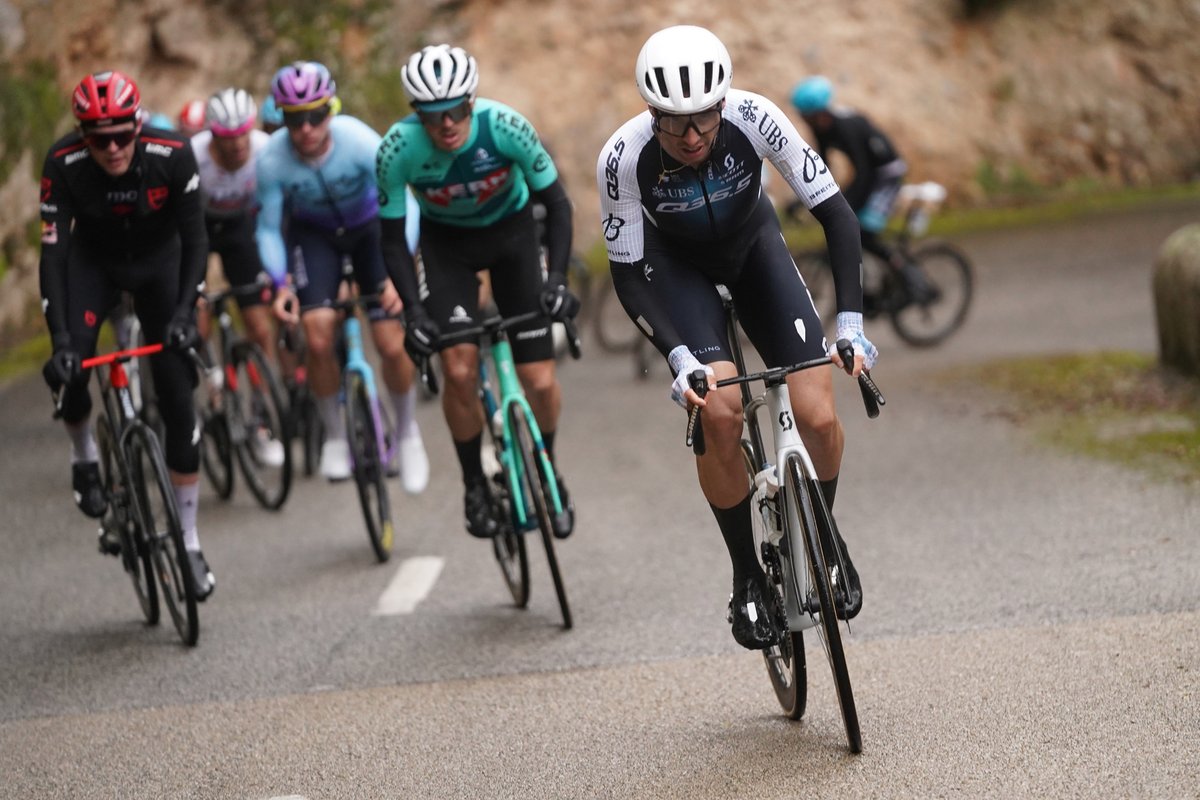 Pinarello Q36.5 Pro Cycling Team tweet media