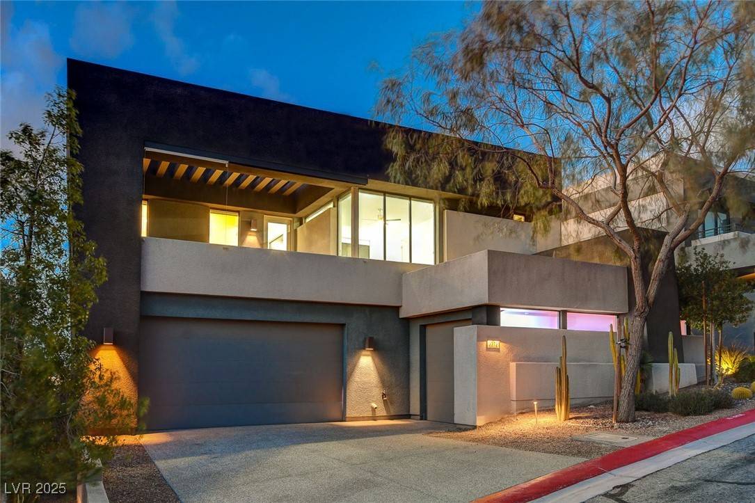 THENITROGROUPLV's tweet photo. 2272 Horizon Light Ct, Henderson, NV 89052 just hit the market! OPEN HOUSE 02-01-25 &amp; 02-02-25 11AM-4PM SAT&amp;SUN 6 BED 5 BATH 5 CAR GARAGE FIRE PIT ON 3RD LEVEL CASITA GYM POOL 🔥 SCOTT JONES 702-300-7494
Take a look NOW: https://t.co/oLGknPQxTm https://t.co/Lv8T2DaEm1