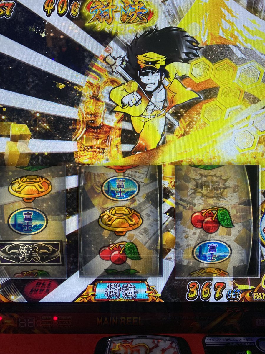 jacarmchan's tweet photo. 金ピカの轟じわじわくる笑
通常時は座ってるだけ
こうなったら走ってるだけ笑 https://t.co/LEgied5JBF