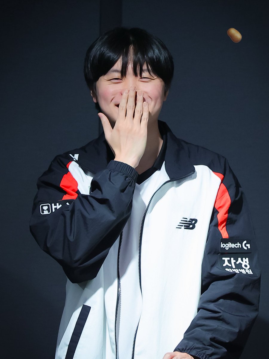 gamjarolster's tweet photo. 250131 LCK CUP
KTvsDNF

고화질 개죽이..🐶

#bdd #비디디 #곽보성 https://t.co/rmBEPHfChu